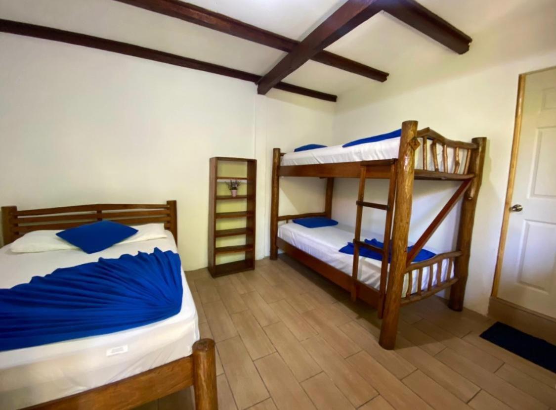 Casa De La Iguana Hostel Lívingston Εξωτερικό φωτογραφία