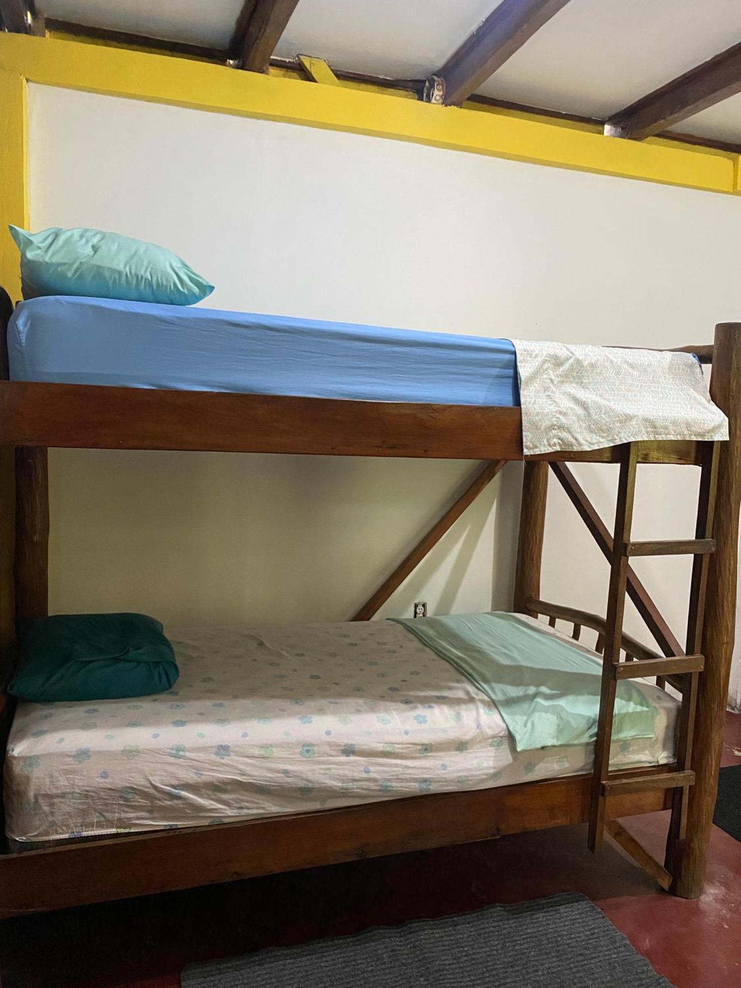 Casa De La Iguana Hostel Lívingston Εξωτερικό φωτογραφία